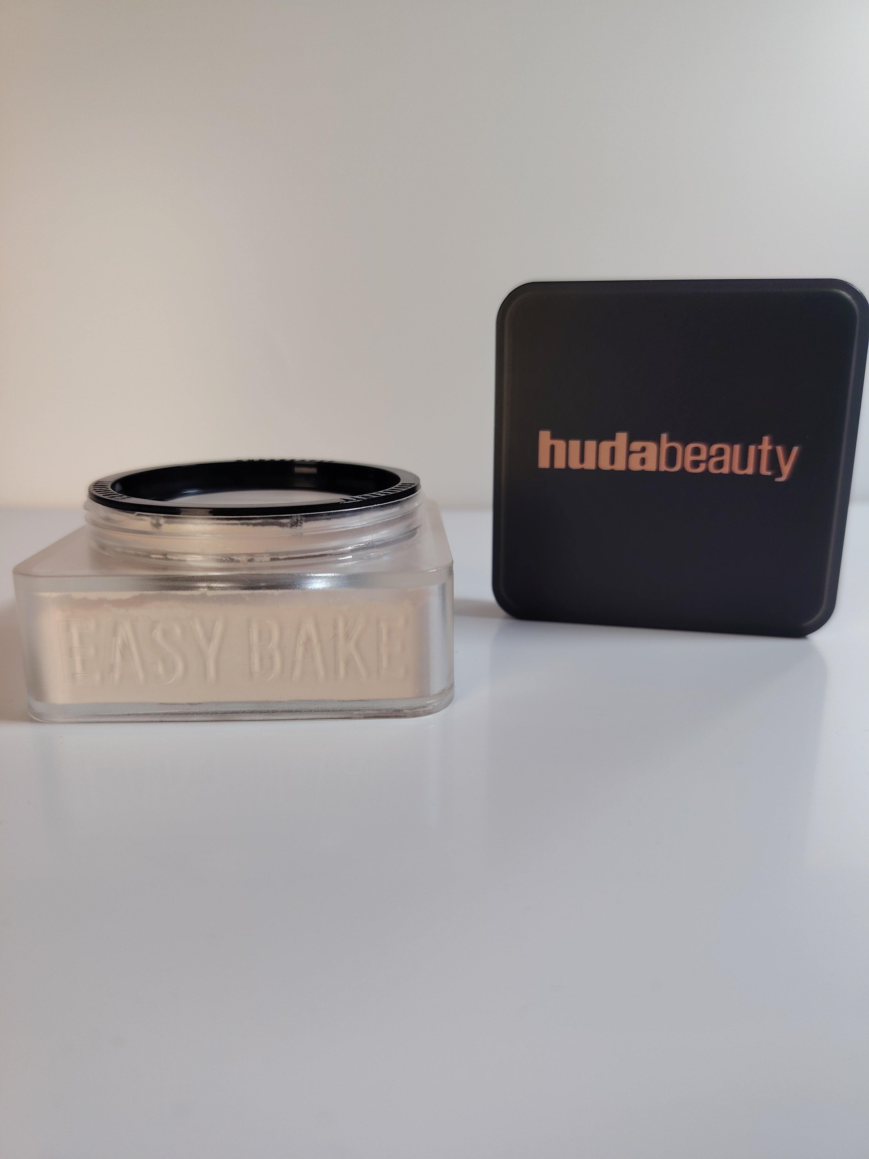 Easy Bake Poudre/HUDA "Cupcake"